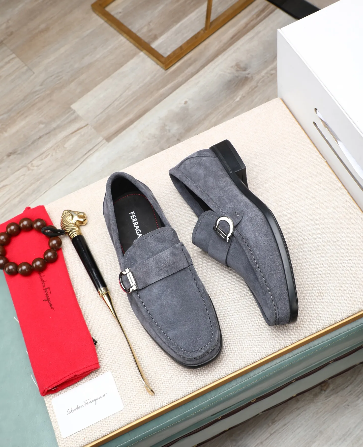 Men's clothing and shoes 💰700📛📛High-end goods! Salvatore Ferragamo is the world's top luxury footwear brand. It comes from Italy, the kingdom of fashion. It is famous all over the world for its traditional handmade design and novel styles... 🚶🏻🚶🏻 Top-quality suit shoes are sold simultaneously at the counter. This style is purely handmade. The fabric is imported Italian calfskin➕soft water-dyed cowhide lining. Specially available with original deep rubber outsole🌀🌀Size: 38➖44